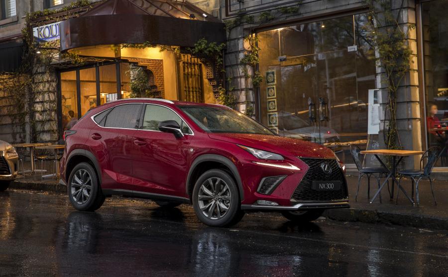  Lexus NX300 F-Sport 2017 года  (AU) (фото 2 из 19)